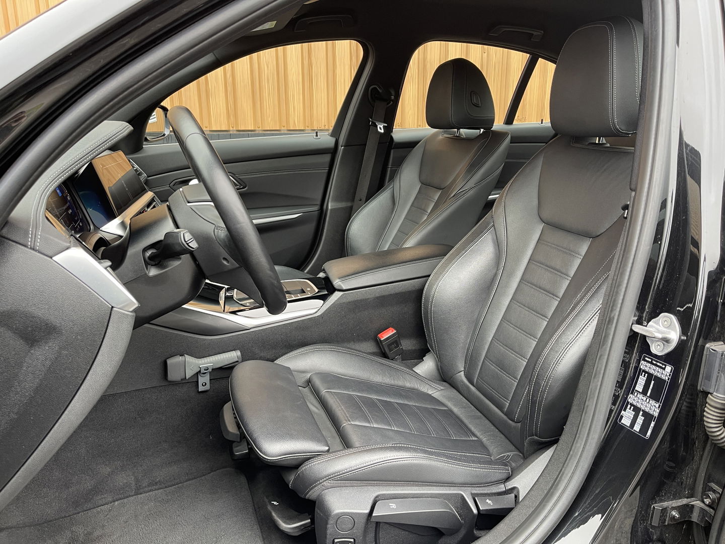 BMW 3 Serie 318i High Executive Edition | Apple Carplay | Sfeerverlichting | Keyless Go | Stop&Go | Airconditioning | Parkeersensoren |