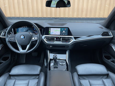 BMW 3 Serie 318i High Executive Edition | Apple Carplay | Sfeerverlichting | Keyless Go | Stop&Go | Airconditioning | Parkeersensoren |