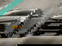 Toyota Corolla Touring Sports - 2.0 Hybrid Sport 180Pk Automaat (APPLE CARPLAY, NAVIGATIE, CAMERA, LEDER, STOELVERWARMING, SPORTSTOELEN, ADAPTIVE CRUISE, KEYLESS, GETINT GLAS, NIEUWE APK, NIEUWSTAAT)