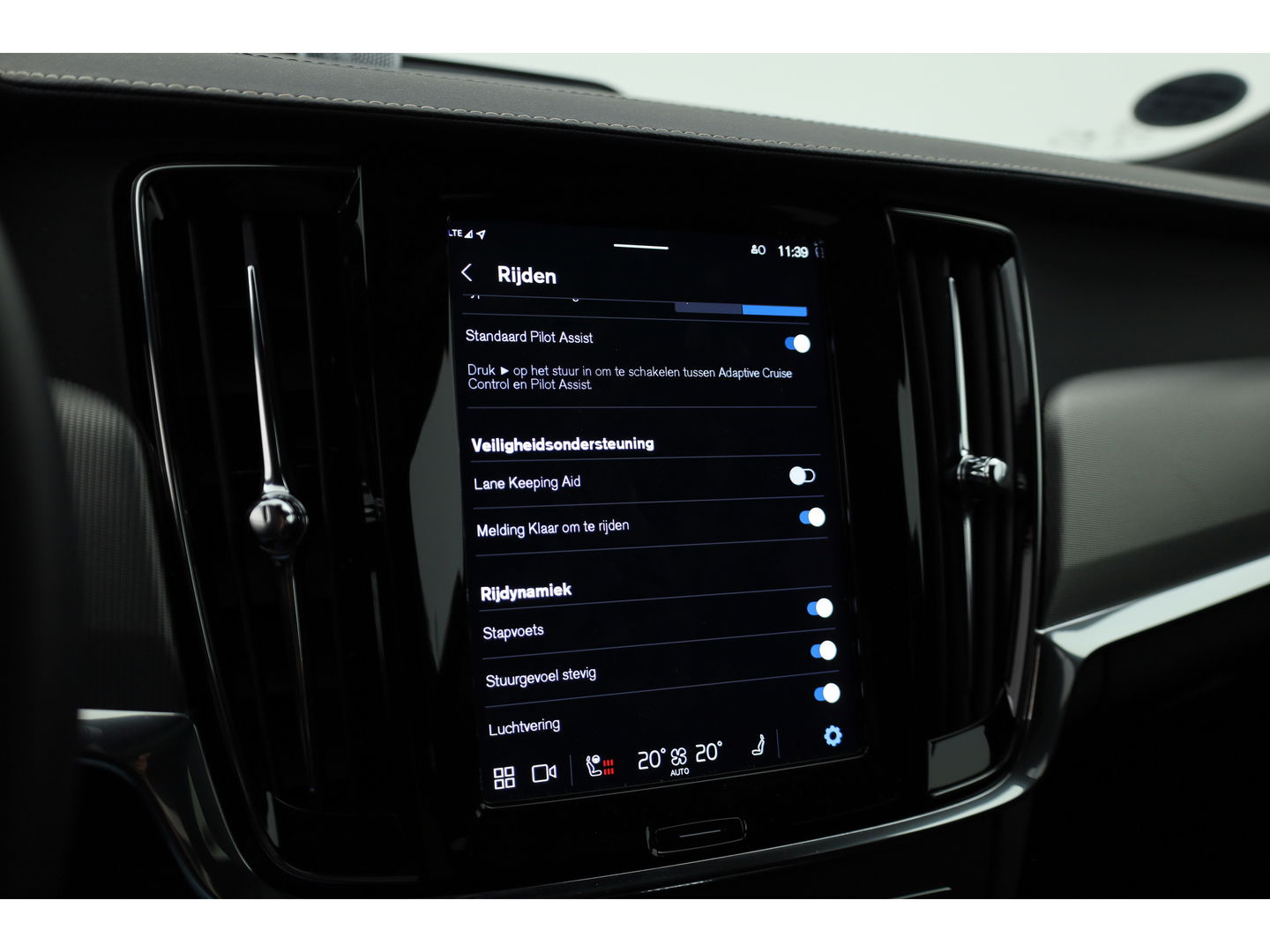 Volvo V90 2.0 T8 Recharge R-Design | Bowers & Wilkins | Luchtvering | Trekhaak | Pano | Head-up | 360 Camera |