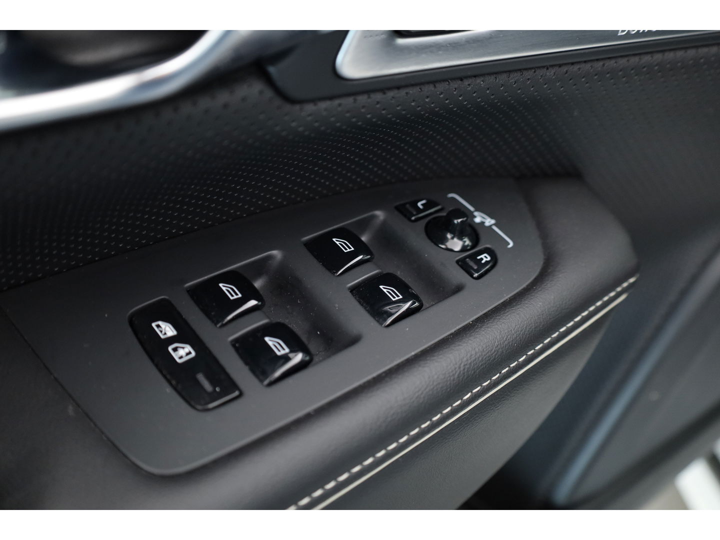 Volvo V90 2.0 T8 Recharge R-Design | Bowers & Wilkins | Luchtvering | Trekhaak | Pano | Head-up | 360 Camera |