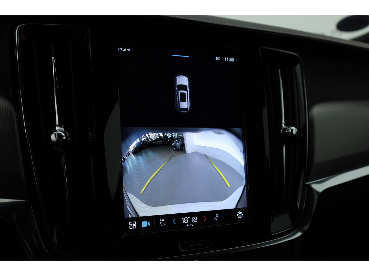 Volvo V90 2.0 T8 Recharge R-Design | Bowers & Wilkins | Luchtvering | Trekhaak | Pano | Head-up | 360 Camera |