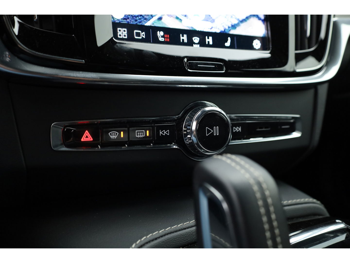 Volvo V90 2.0 T8 Recharge R-Design | Bowers & Wilkins | Luchtvering | Trekhaak | Pano | Head-up | 360 Camera |