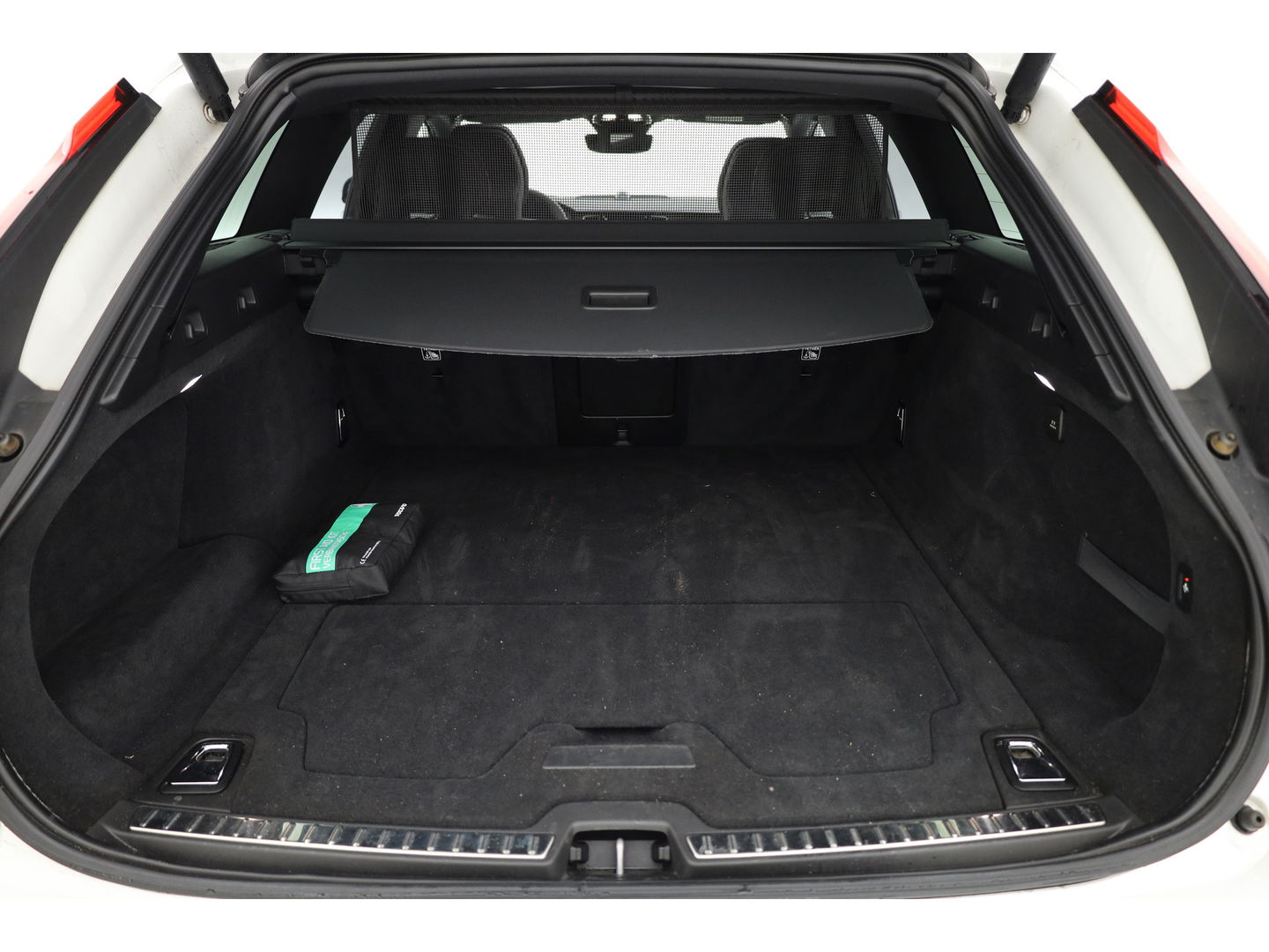 Volvo V90 2.0 T8 Recharge R-Design | Bowers & Wilkins | Luchtvering | Trekhaak | Pano | Head-up | 360 Camera |