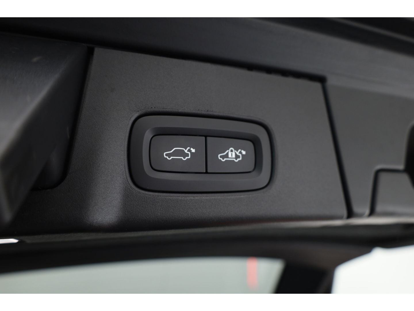 Volvo V90 2.0 T8 Recharge R-Design | Bowers & Wilkins | Luchtvering | Trekhaak | Pano | Head-up | 360 Camera |