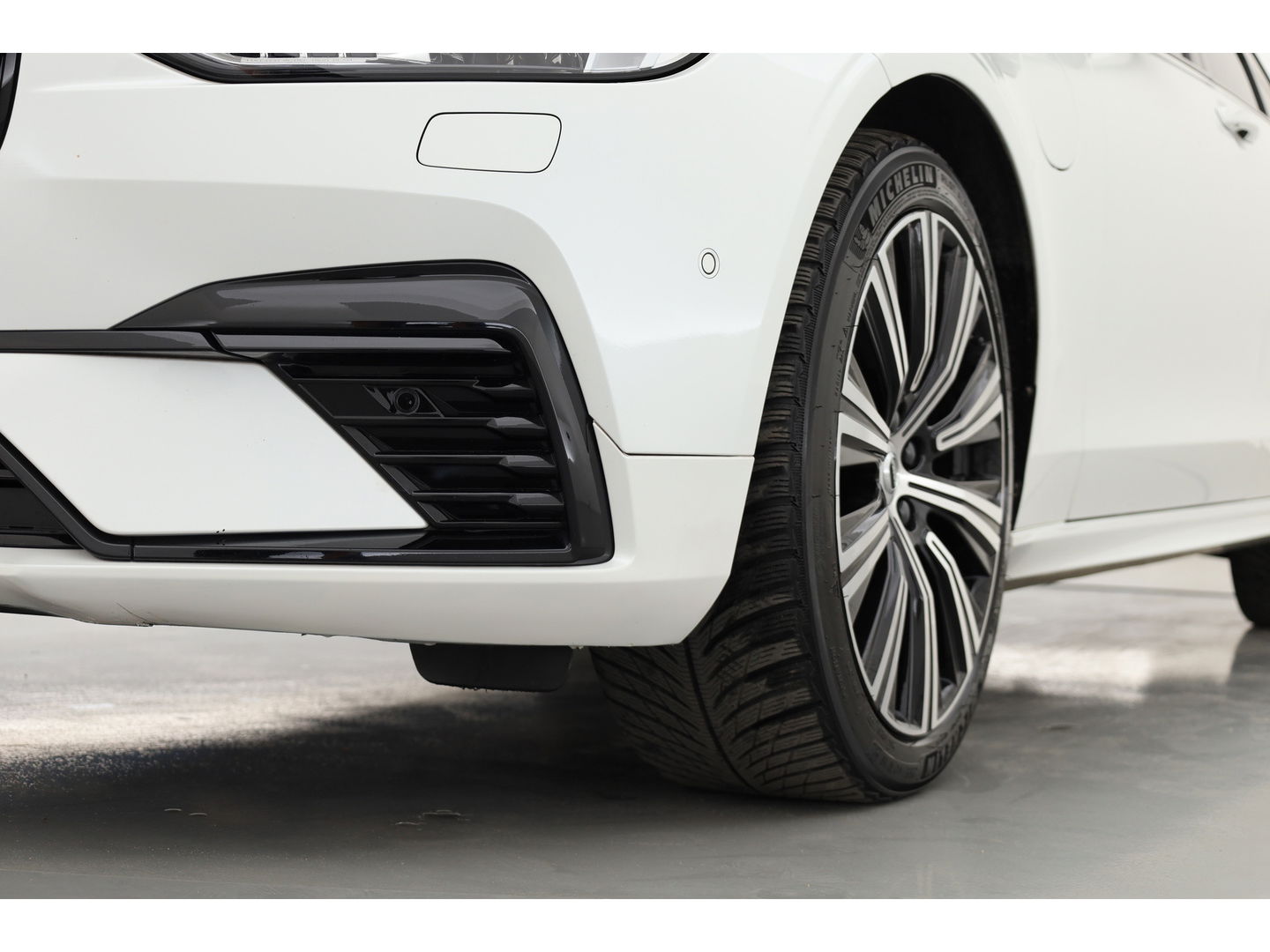 Volvo V90 2.0 T8 Recharge R-Design | Bowers & Wilkins | Luchtvering | Trekhaak | Pano | Head-up | 360 Camera |