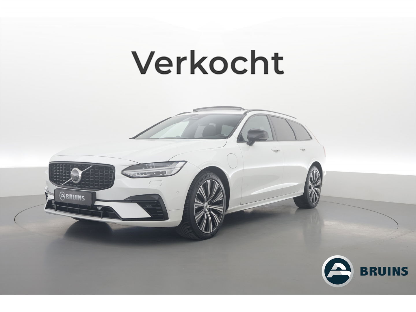 Volvo V90 2.0 T8 Recharge R-Design | Bowers & Wilkins | Luchtvering | Trekhaak | Pano | Head-up | 360 Camera |
