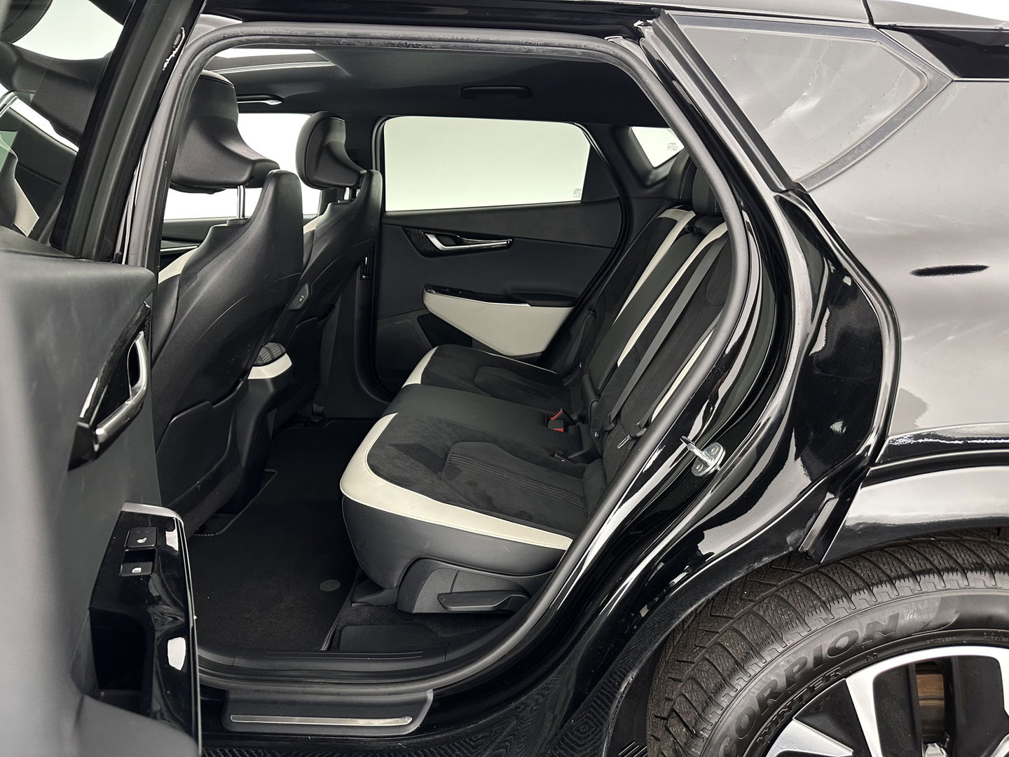 Kia Ev6 GT-Line 77.4 kWh (3-Fase-11kW) {SOH-100%} (INCL-BTW) Aut. *HEATPUMP | PANO | HEAD-UP | LEATHER-ALCANTARA | ADAPTIVE-CRUISE | DIGI-COCKPIT | MERIDIAN-AUDIO | MEMORYPACK | FULL-LED | KEYLESS | TOPVIEW | DAB | BLINDSPOT | NAVI-FULLMAP |