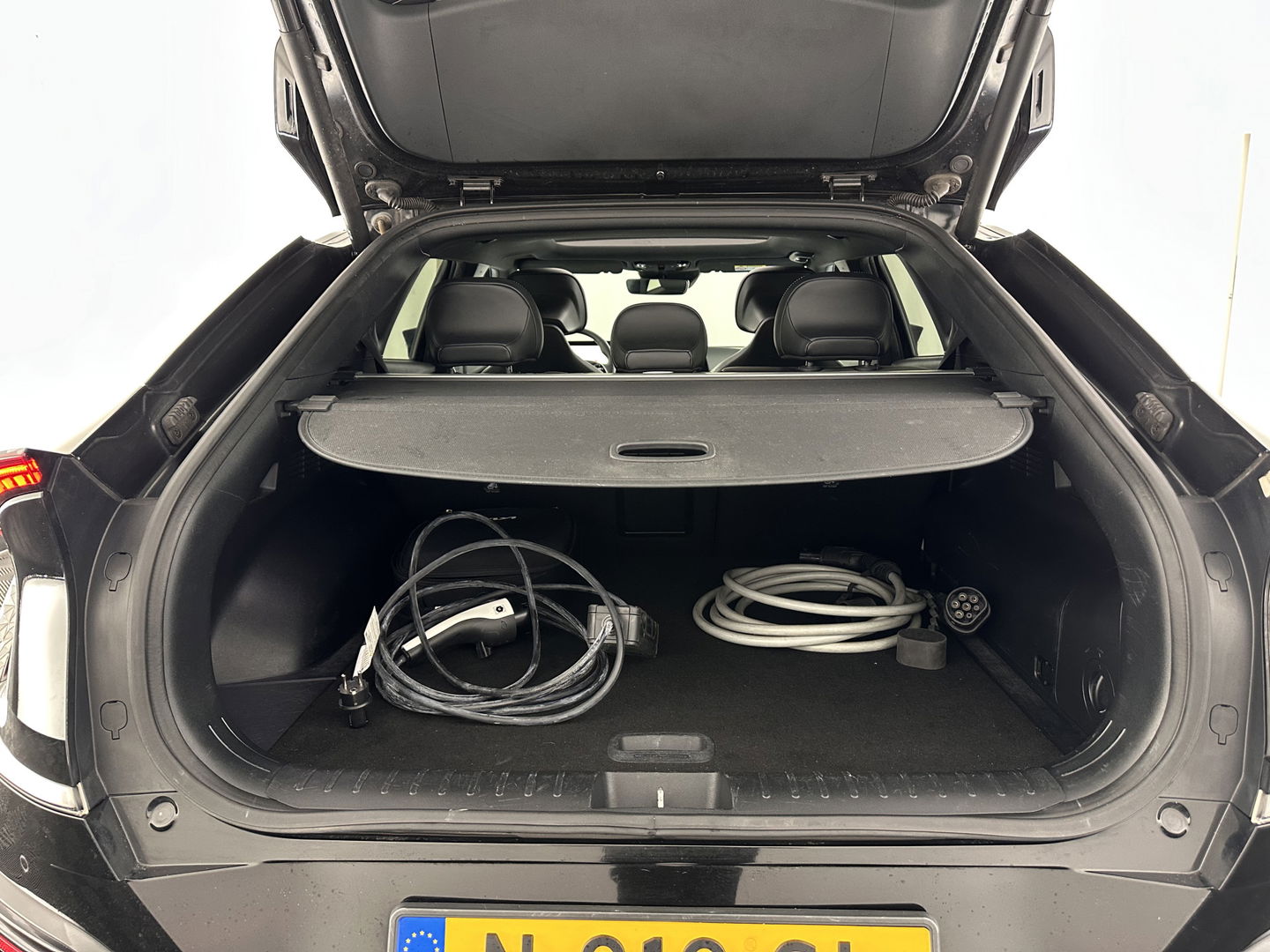 Kia Ev6 GT-Line 77.4 kWh (3-Fase-11kW) {SOH-100%} (INCL-BTW) Aut. *HEATPUMP | PANO | HEAD-UP | LEATHER-ALCANTARA | ADAPTIVE-CRUISE | DIGI-COCKPIT | MERIDIAN-AUDIO | MEMORYPACK | FULL-LED | KEYLESS | TOPVIEW | DAB | BLINDSPOT | NAVI-FULLMAP |