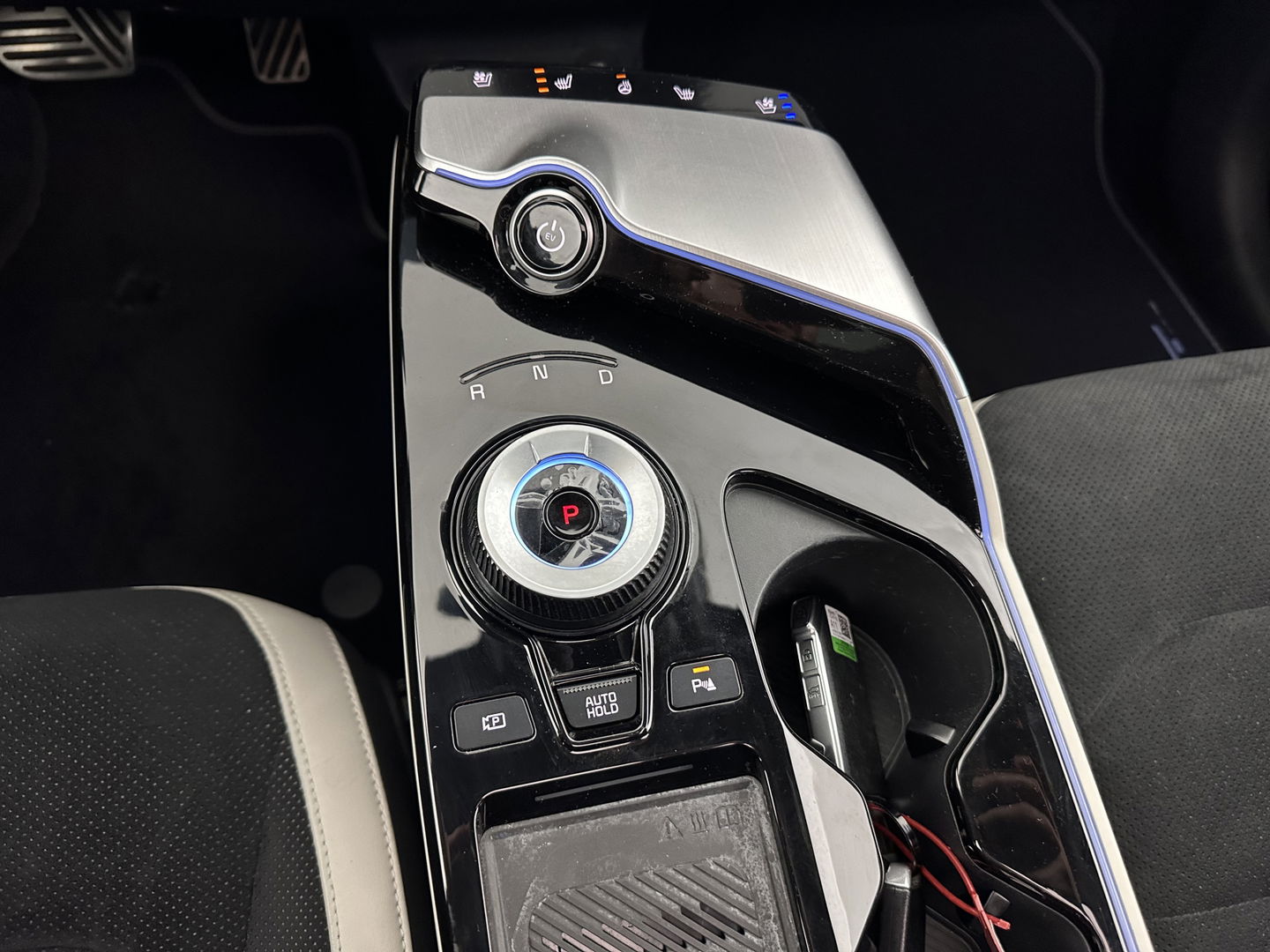 Kia Ev6 GT-Line 77.4 kWh (3-Fase-11kW) {SOH-100%} (INCL-BTW) Aut. *HEATPUMP | PANO | HEAD-UP | LEATHER-ALCANTARA | ADAPTIVE-CRUISE | DIGI-COCKPIT | MERIDIAN-AUDIO | MEMORYPACK | FULL-LED | KEYLESS | TOPVIEW | DAB | BLINDSPOT | NAVI-FULLMAP |