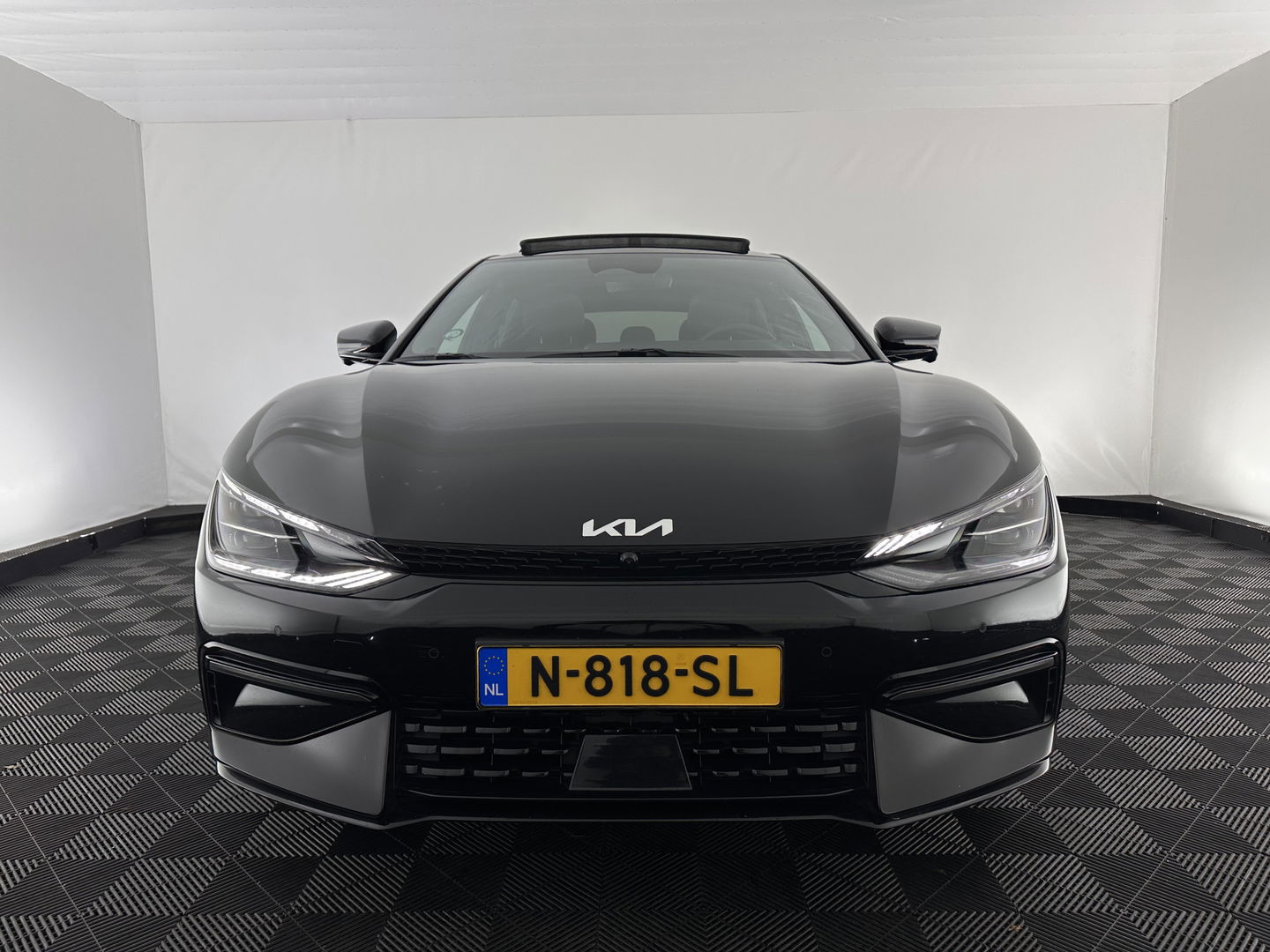 Kia Ev6 GT-Line 77.4 kWh (3-Fase-11kW) {SOH-100%} (INCL-BTW) Aut. *HEATPUMP | PANO | HEAD-UP | LEATHER-ALCANTARA | ADAPTIVE-CRUISE | DIGI-COCKPIT | MERIDIAN-AUDIO | MEMORYPACK | FULL-LED | KEYLESS | TOPVIEW | DAB | BLINDSPOT | NAVI-FULLMAP |