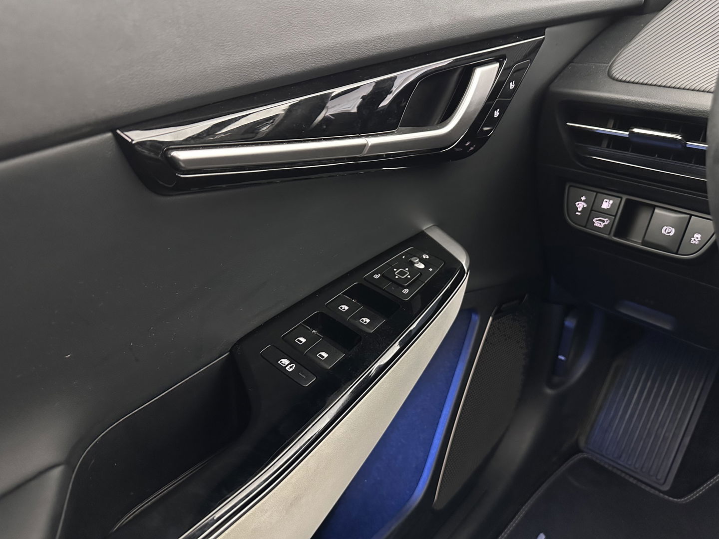 Kia Ev6 GT-Line 77.4 kWh (3-Fase-11kW) {SOH-100%} (INCL-BTW) Aut. *HEATPUMP | PANO | HEAD-UP | LEATHER-ALCANTARA | ADAPTIVE-CRUISE | DIGI-COCKPIT | MERIDIAN-AUDIO | MEMORYPACK | FULL-LED | KEYLESS | TOPVIEW | DAB | BLINDSPOT | NAVI-FULLMAP |