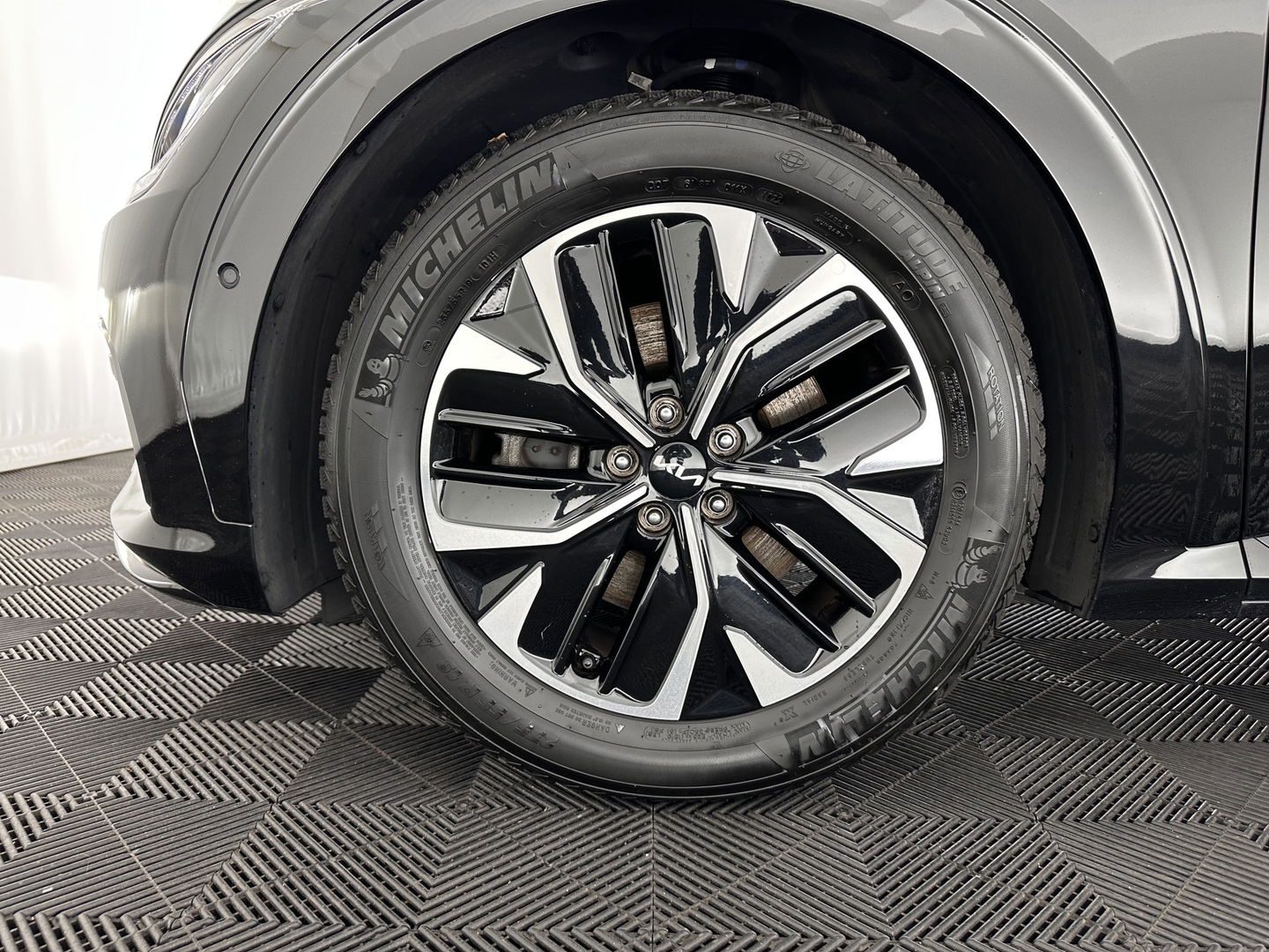 Kia Ev6 GT-Line 77.4 kWh (3-Fase-11kW) {SOH-100%} (INCL-BTW) Aut. *HEATPUMP | PANO | HEAD-UP | LEATHER-ALCANTARA | ADAPTIVE-CRUISE | DIGI-COCKPIT | MERIDIAN-AUDIO | MEMORYPACK | FULL-LED | KEYLESS | TOPVIEW | DAB | BLINDSPOT | NAVI-FULLMAP |