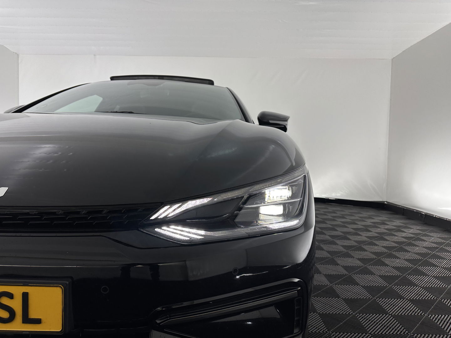 Kia Ev6 GT-Line 77.4 kWh (3-Fase-11kW) {SOH-100%} (INCL-BTW) Aut. *HEATPUMP | PANO | HEAD-UP | LEATHER-ALCANTARA | ADAPTIVE-CRUISE | DIGI-COCKPIT | MERIDIAN-AUDIO | MEMORYPACK | FULL-LED | KEYLESS | TOPVIEW | DAB | BLINDSPOT | NAVI-FULLMAP |