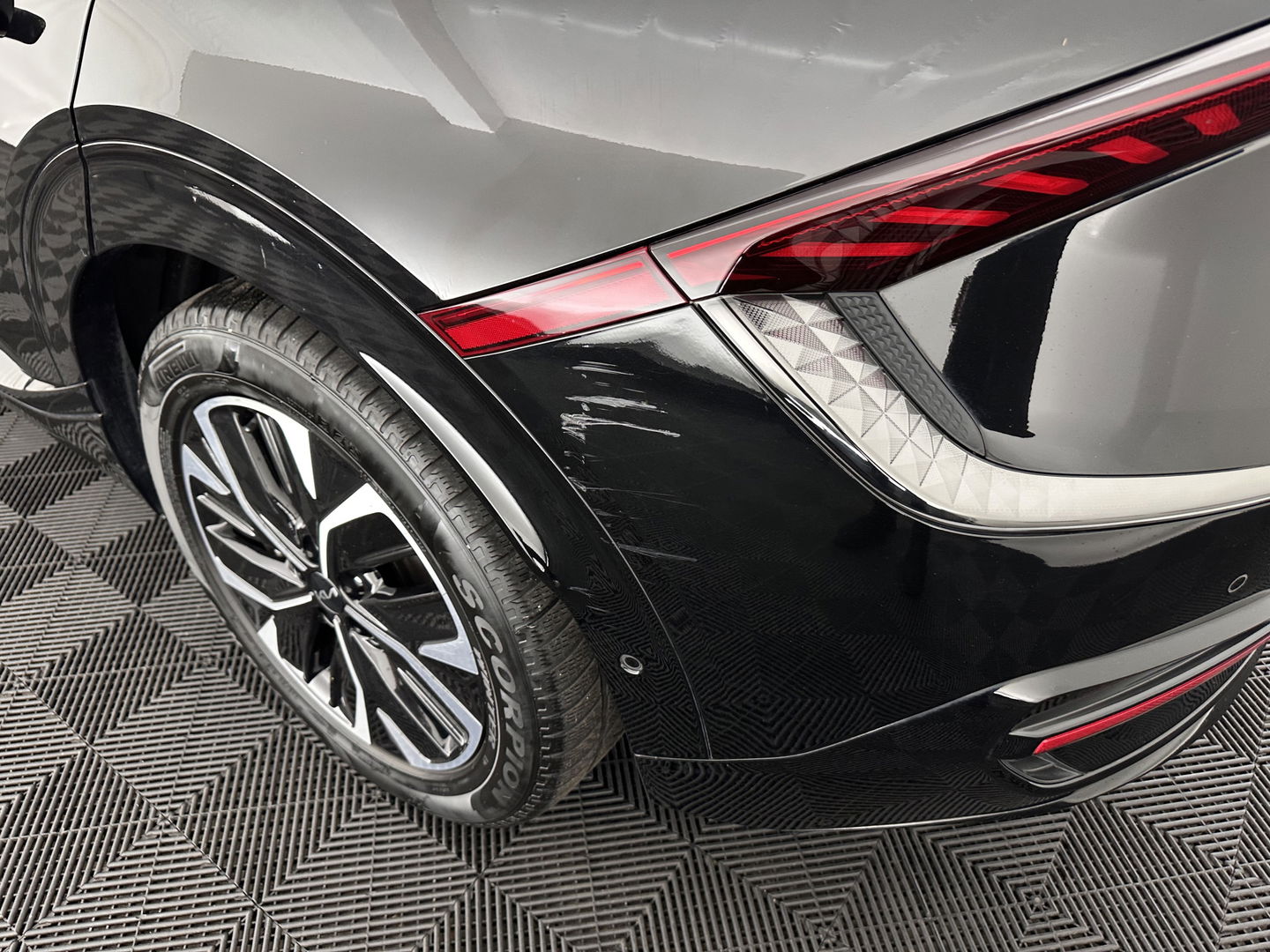 Kia Ev6 GT-Line 77.4 kWh (3-Fase-11kW) {SOH-100%} (INCL-BTW) Aut. *HEATPUMP | PANO | HEAD-UP | LEATHER-ALCANTARA | ADAPTIVE-CRUISE | DIGI-COCKPIT | MERIDIAN-AUDIO | MEMORYPACK | FULL-LED | KEYLESS | TOPVIEW | DAB | BLINDSPOT | NAVI-FULLMAP |