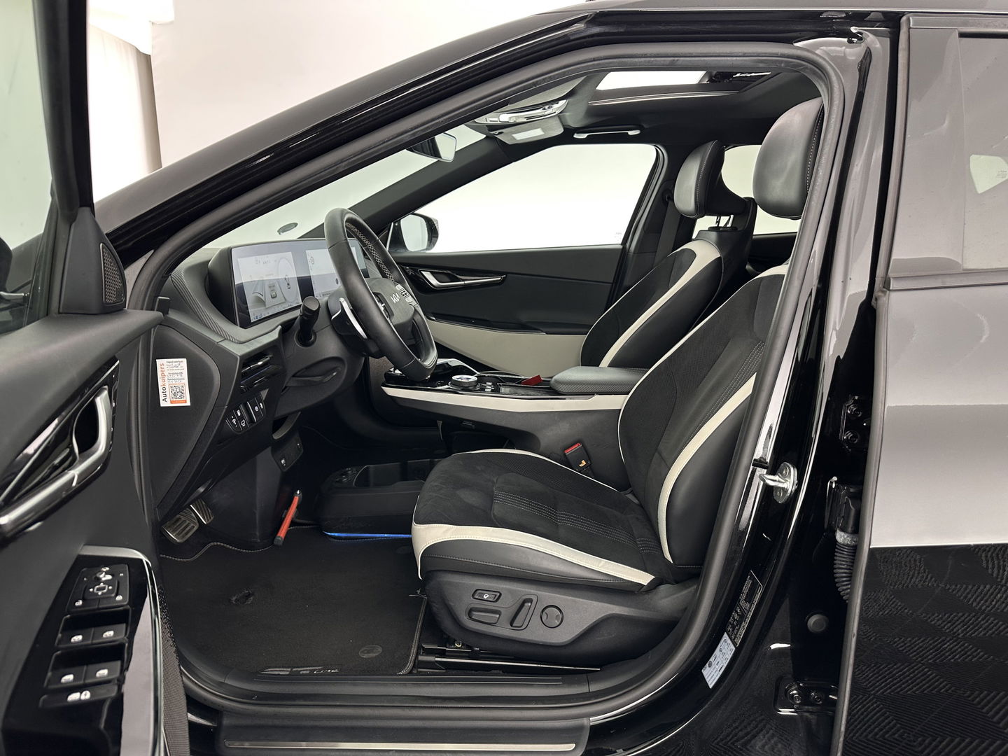 Kia Ev6 GT-Line 77.4 kWh (3-Fase-11kW) {SOH-100%} (INCL-BTW) Aut. *HEATPUMP | PANO | HEAD-UP | LEATHER-ALCANTARA | ADAPTIVE-CRUISE | DIGI-COCKPIT | MERIDIAN-AUDIO | MEMORYPACK | FULL-LED | KEYLESS | TOPVIEW | DAB | BLINDSPOT | NAVI-FULLMAP |