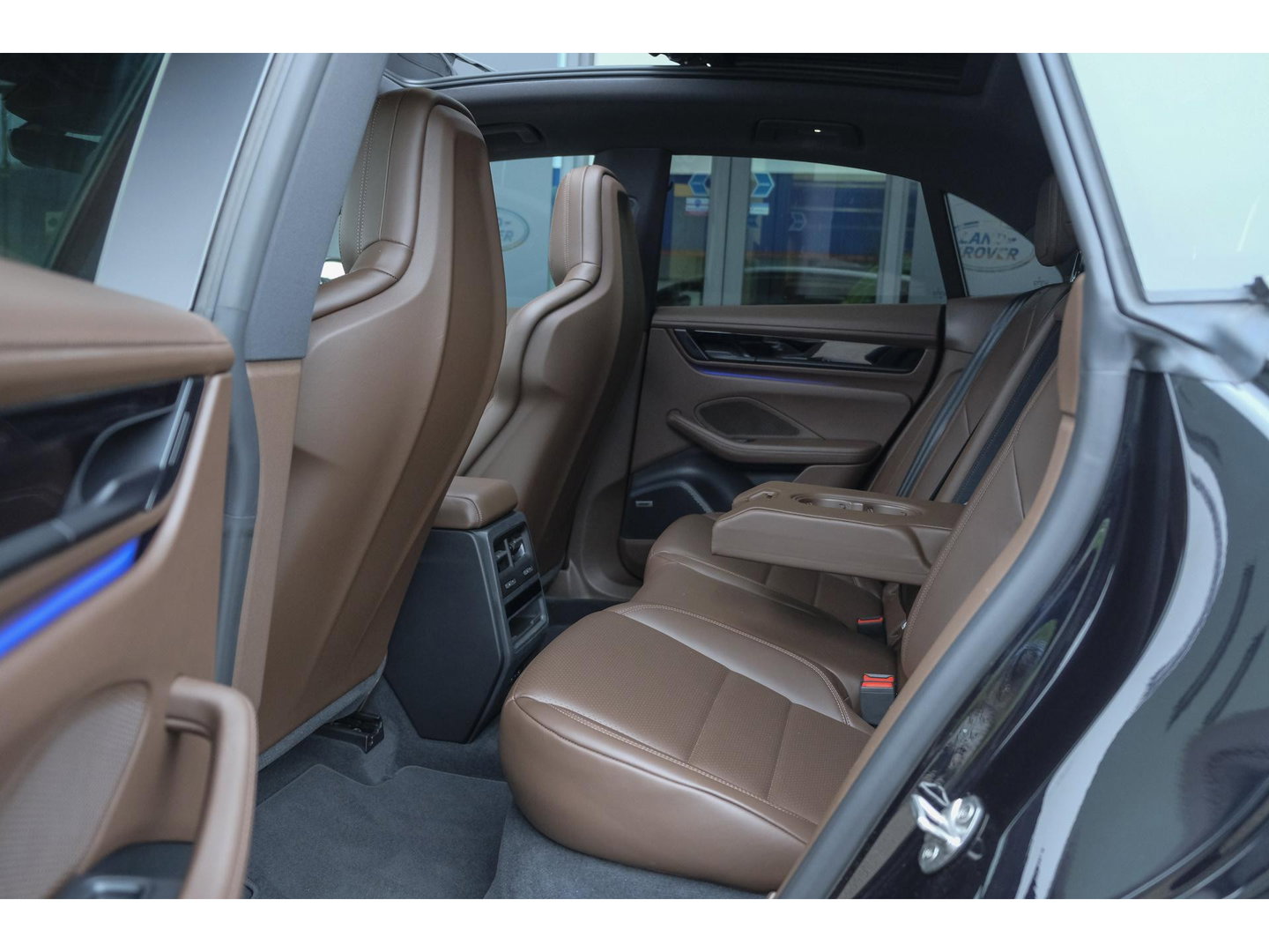 Porsche Macan 4 388pk 100kWh Panoramadak Luchtvering Bijrijdersdisplay 18-weg Sportstoelen Bose NLauto