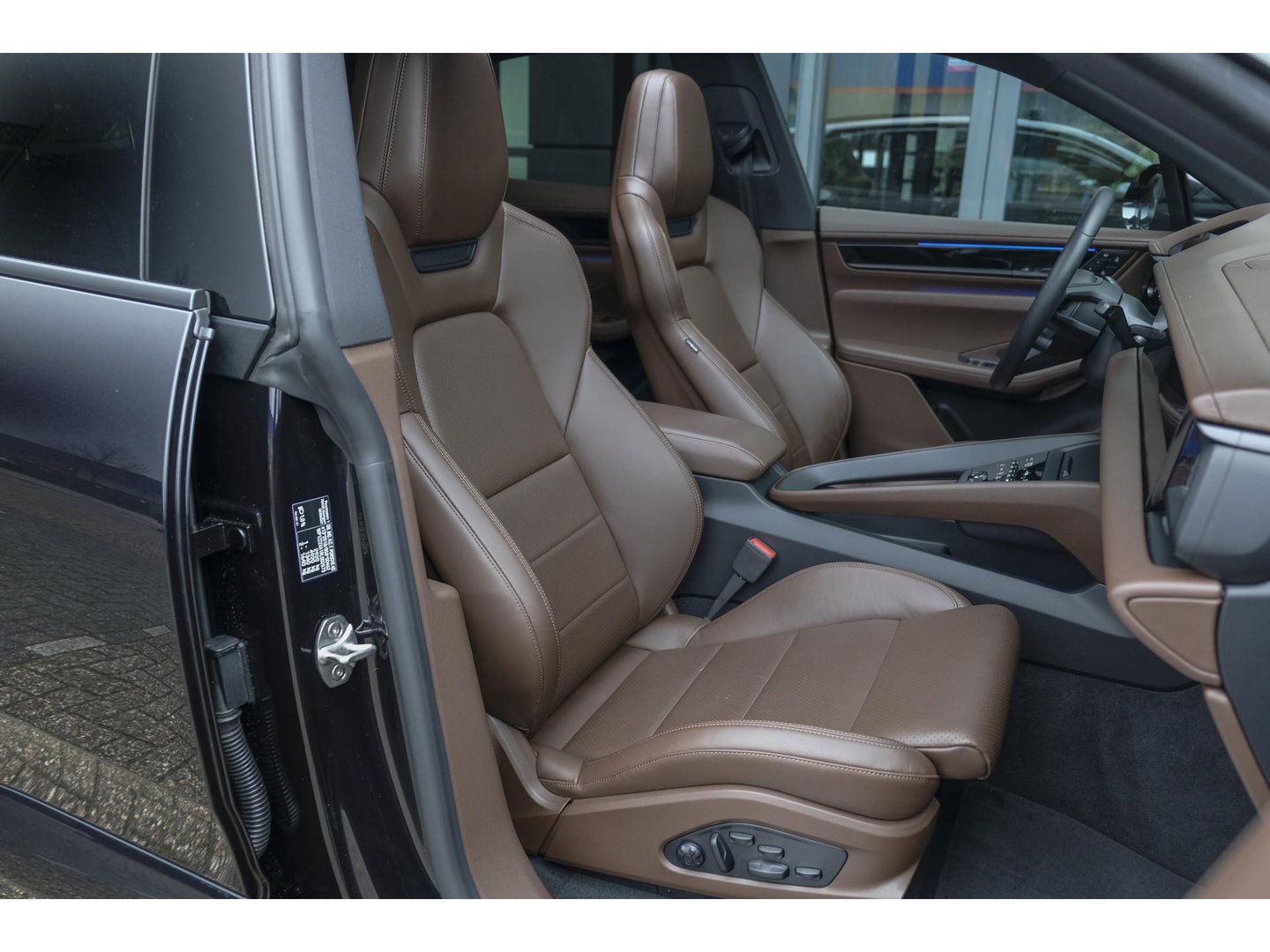 Porsche Macan 4 388pk 100kWh Panoramadak Luchtvering Bijrijdersdisplay 18-weg Sportstoelen Bose NLauto