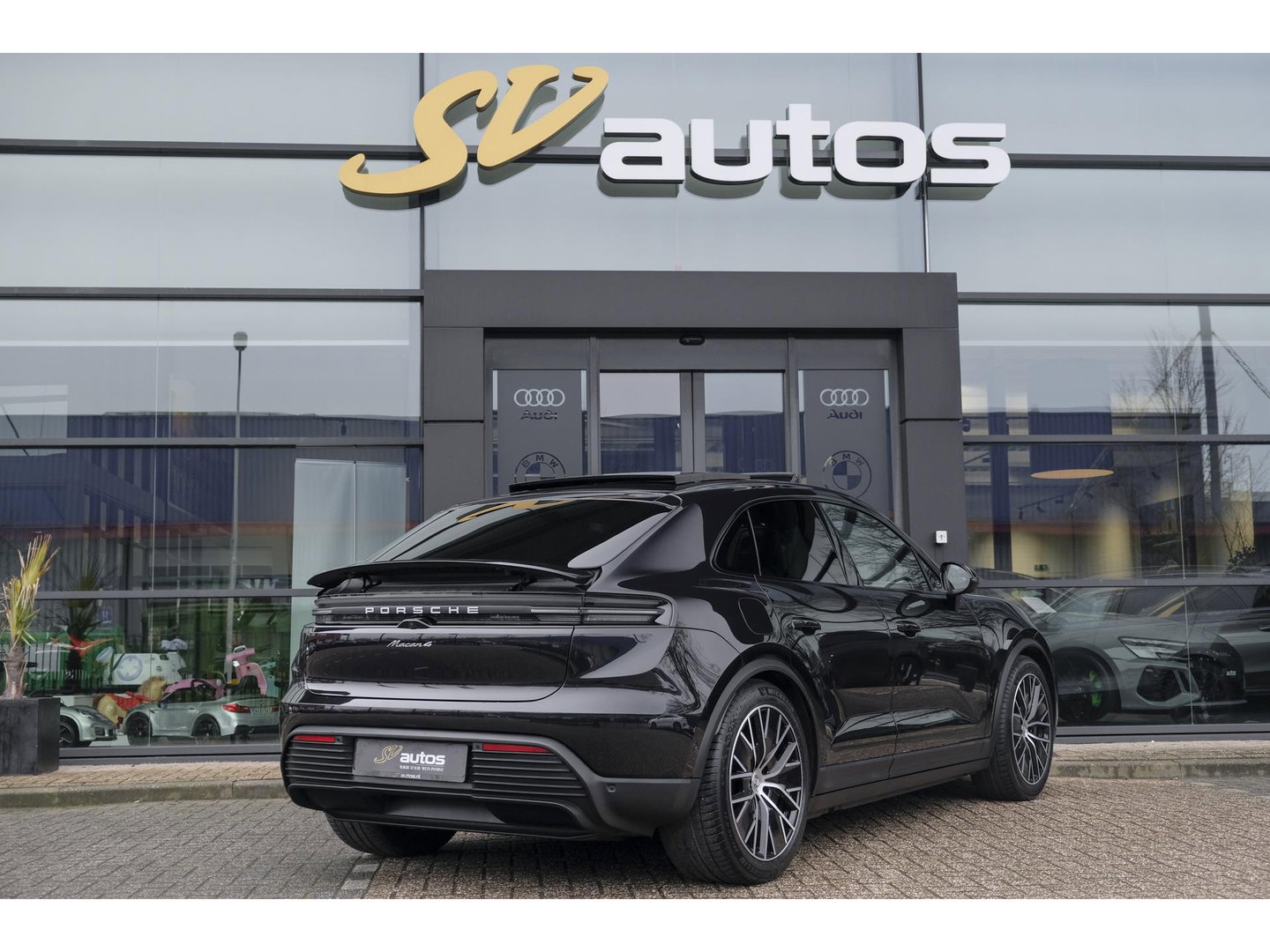 Porsche Macan 4 388pk 100kWh Panoramadak Luchtvering Bijrijdersdisplay 18-weg Sportstoelen Bose NLauto