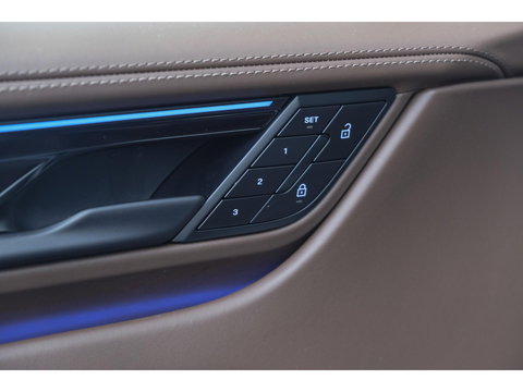 Porsche Macan 4 388pk 100kWh Panoramadak Luchtvering Bijrijdersdisplay 18-weg Sportstoelen Bose NLauto