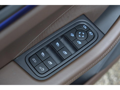 Porsche Macan 4 388pk 100kWh Panoramadak Luchtvering Bijrijdersdisplay 18-weg Sportstoelen Bose NLauto