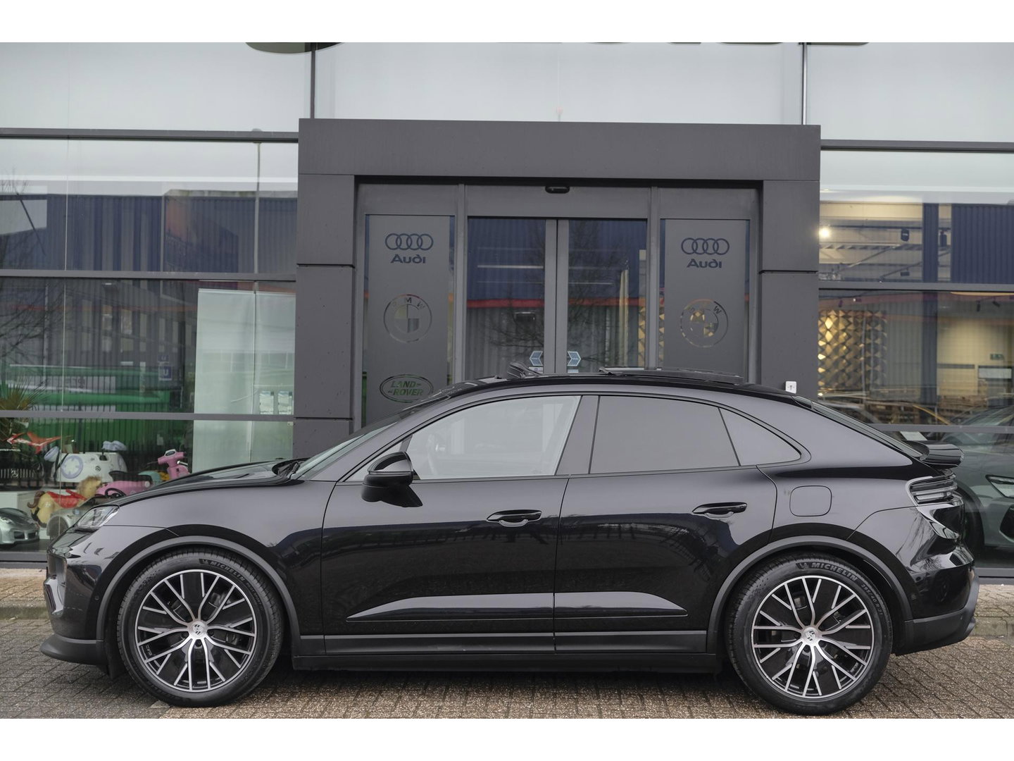 Porsche Macan 4 388pk 100kWh Panoramadak Luchtvering Bijrijdersdisplay 18-weg Sportstoelen Bose NLauto