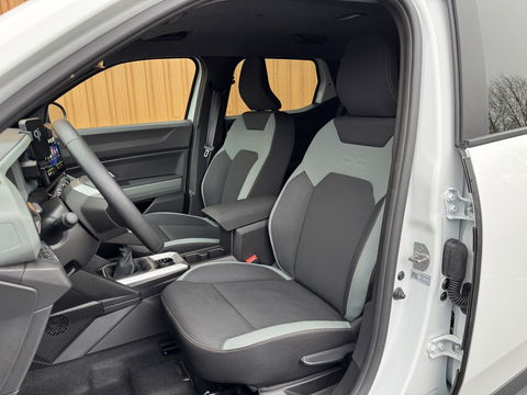 Dacia Duster 1.2 TCe 130 mild hybrid 4x4 Extreme | All-Terrain | 1500 KG Trekken | Apple Carplay | Android Auto | 360° Camera | Lane Assist | Dodehoeksensor | DAB | Led Flitsers | Keyless |