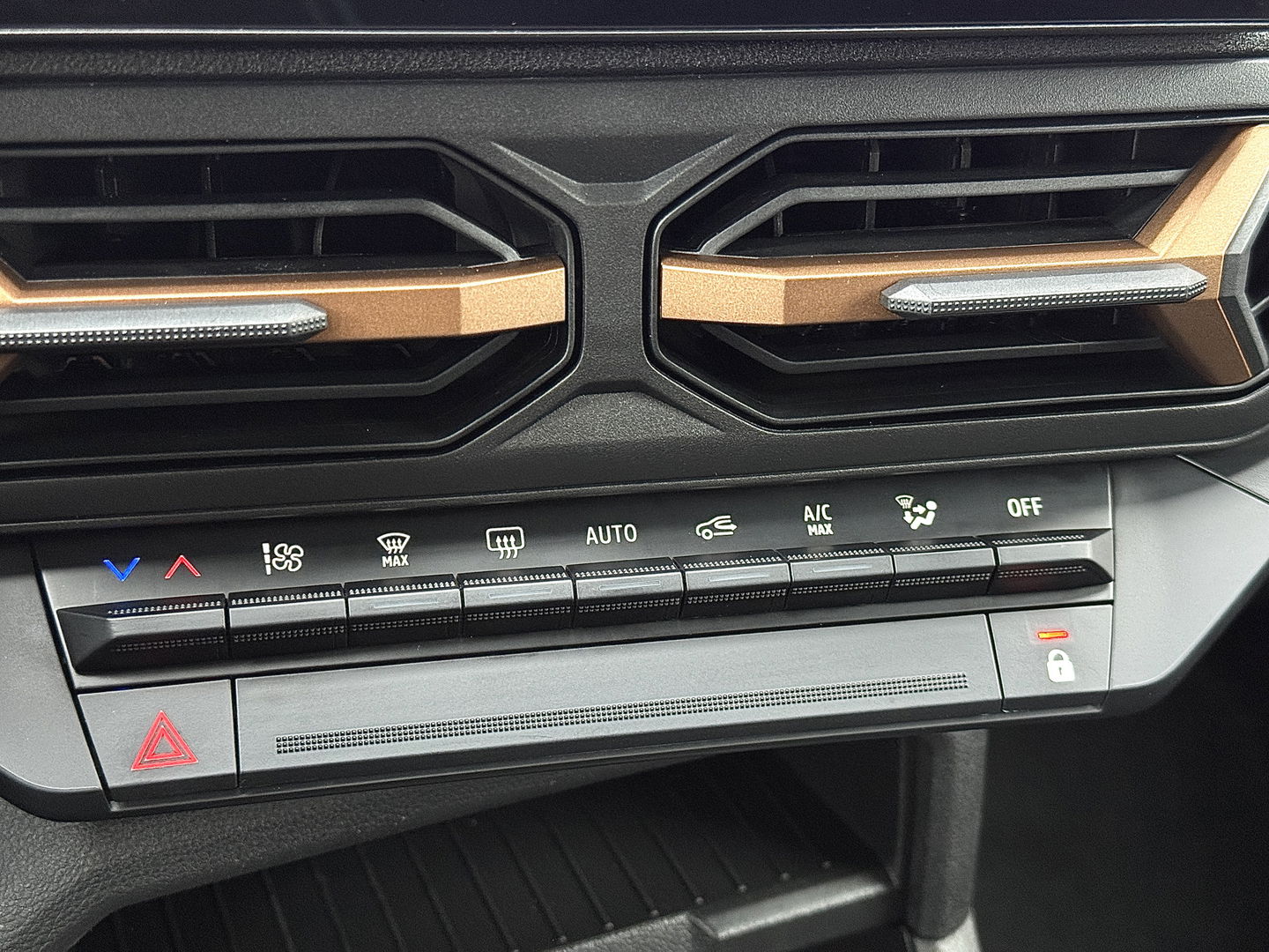 Dacia Duster 1.2 TCe 130 mild hybrid 4x4 Extreme | All-Terrain | 1500 KG Trekken | Apple Carplay | Android Auto | 360° Camera | Lane Assist | Dodehoeksensor | DAB | Led Flitsers | Keyless |