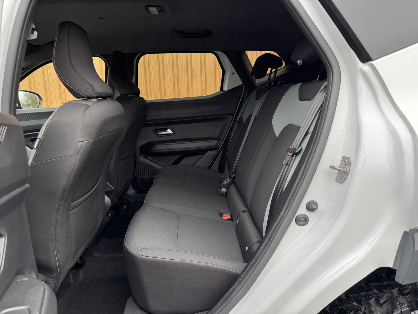 Dacia Duster 1.2 TCe 130 mild hybrid 4x4 Extreme | All-Terrain | 1500 KG Trekken | Apple Carplay | Android Auto | 360° Camera | Lane Assist | Dodehoeksensor | DAB | Led Flitsers | Keyless |