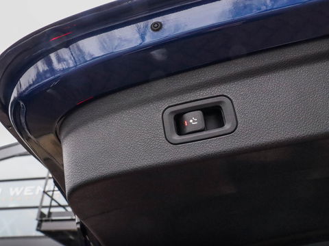 Mercedes-Benz GLE 350 e 4MATIC AMG | Nightpakket | Trekhaak | 1e eig. | Brilliant Blue