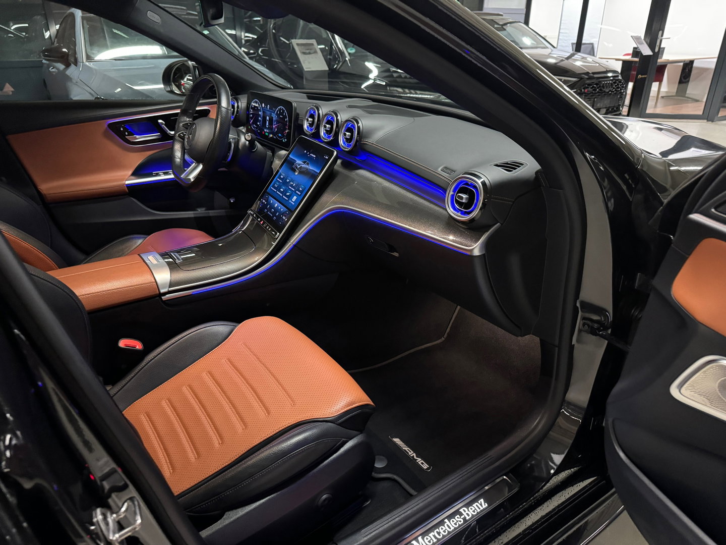 Mercedes-Benz C-Klasse 200 AMG Pano|Keyless|Memory|Burmester