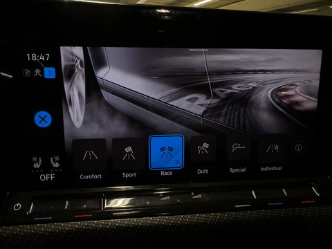 Volkswagen Golf 2.0 TSI R 4M Performance Pano|HuD|H/K|Akrapovic