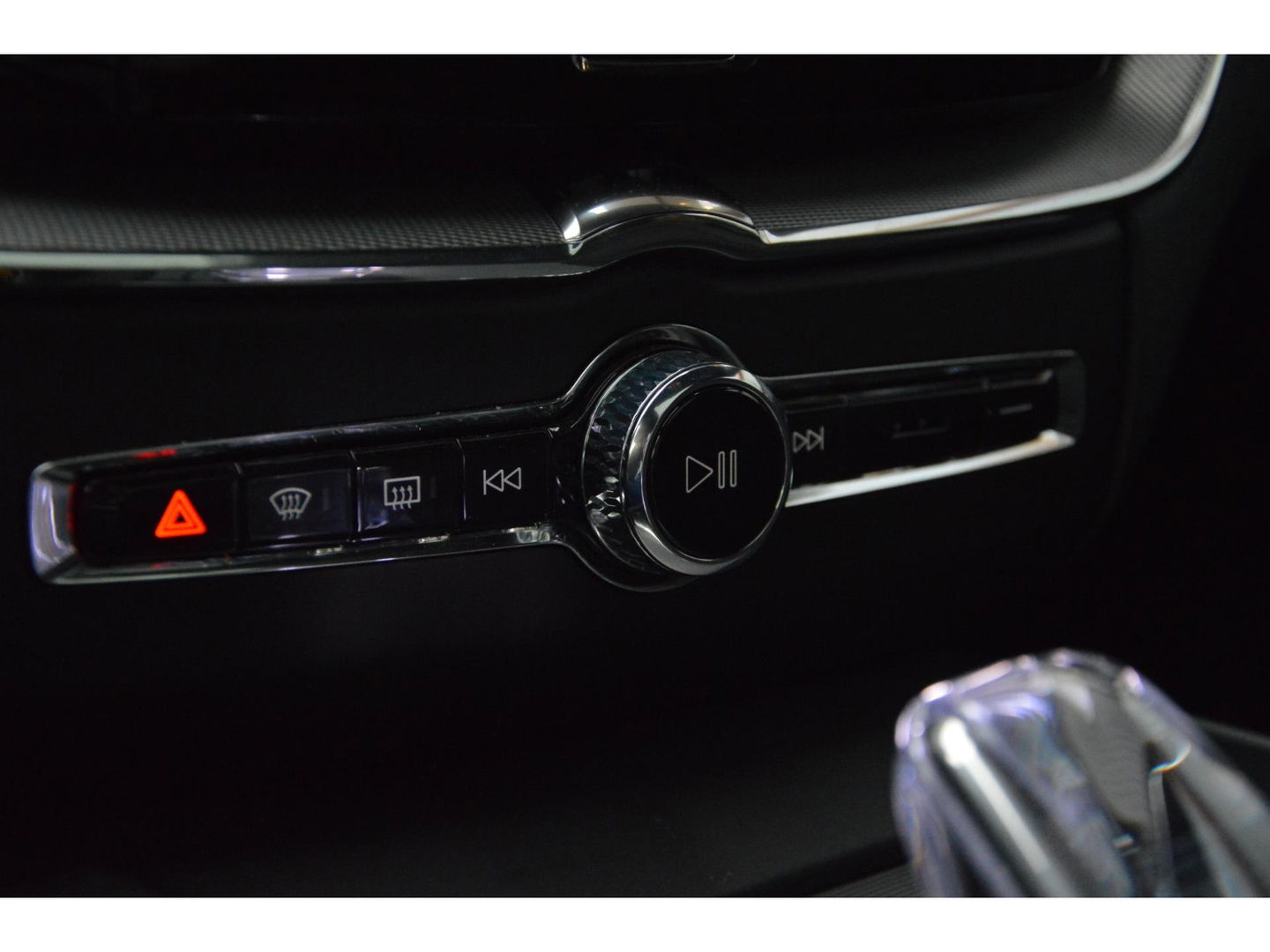 Volvo XC60 T6 Hybride AWD Black Edition | Head-Up Display | Trekhaak | Stoel + Stuur Verwarming | Panoramadak | Pilot-assist |