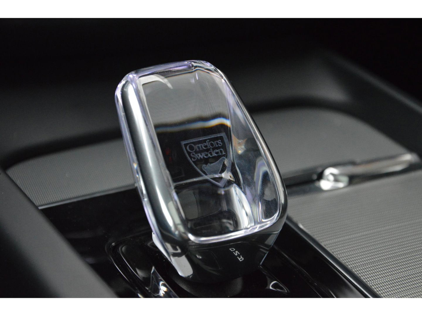 Volvo XC60 T6 Hybride AWD Black Edition | Head-Up Display | Trekhaak | Stoel + Stuur Verwarming | Panoramadak | Pilot-assist |