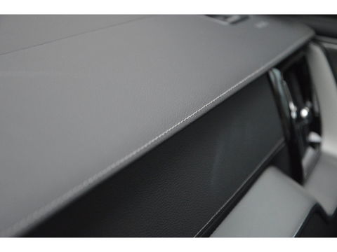 Volvo XC60 T6 Hybride AWD Black Edition | Head-Up Display | Trekhaak | Stoel + Stuur Verwarming | Panoramadak | Pilot-assist |