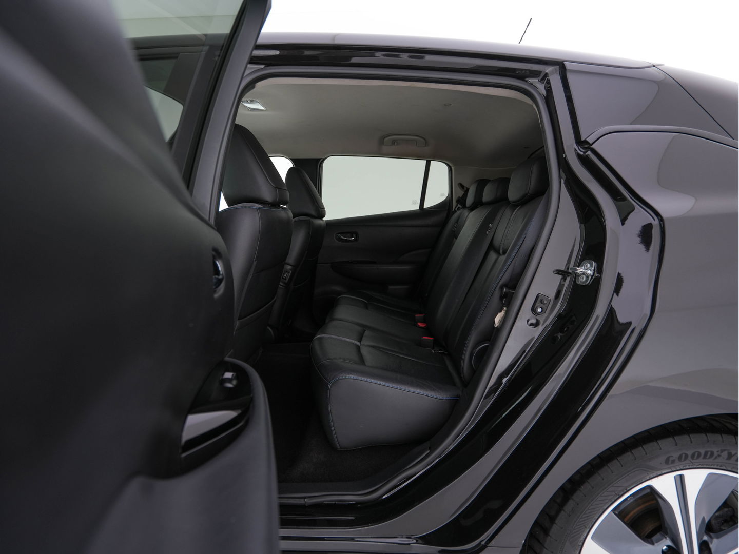 Nissan Leaf Tekna 40 kWh (SOH-83%) (INCL-BTW) *Aut.*LEATHER | FULL-LED | BOSE-AUDIO | TOPVIEW | DAB | KEYLESS | NAVI-FULLMAP | DAB | HEATED-COMFORTSEATS | PRIVACY-GLASS | ADAPTIVE-CRUISE | 17''ALU*