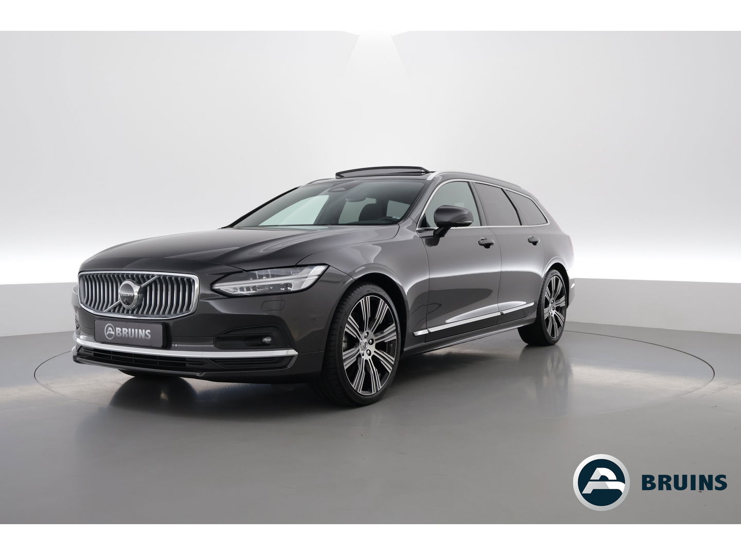 Volvo V90 B4 D Ultimate Bright 197pk | Pano | HUD | 360cam | H&K | Memory seats | Standkachel |