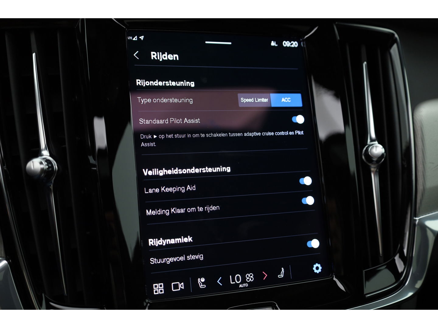 Volvo V90 B4 D Ultimate Bright 197pk | Pano | HUD | 360cam | H&K | Memory seats | Standkachel |