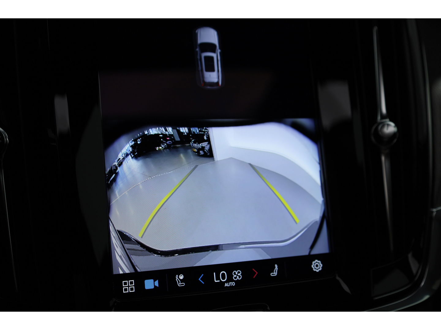 Volvo V90 B4 D Ultimate Bright 197pk | Pano | HUD | 360cam | H&K | Memory seats | Standkachel |