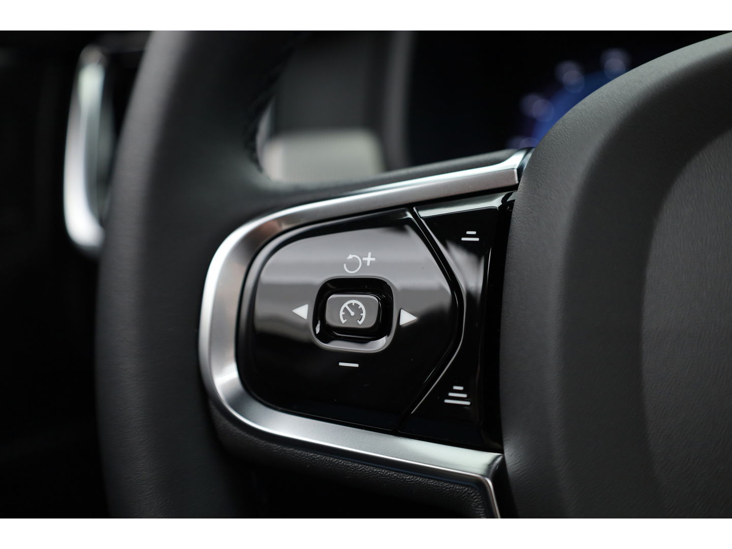 Volvo V90 B4 D Ultimate Bright 197pk | Pano | HUD | 360cam | H&K | Memory seats | Standkachel |