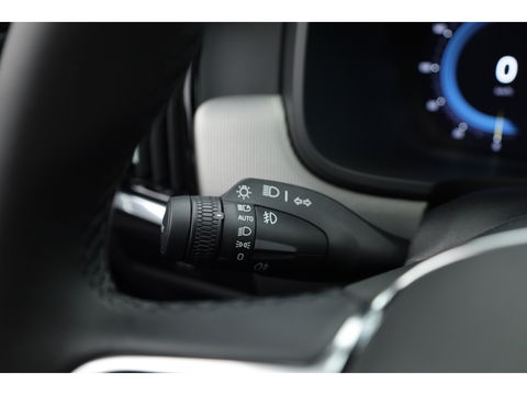 Volvo V90 B4 D Ultimate Bright 197pk | Pano | HUD | 360cam | H&K | Memory seats | Standkachel |