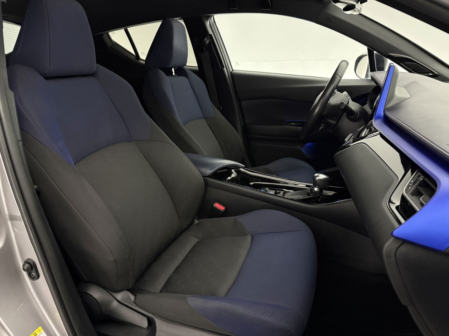 Toyota C-HR 1.2 Bi-Tone | Camera | Cruise | JBL | Stoelverw. | Parkeersens. | Navi | Keyless | NAP