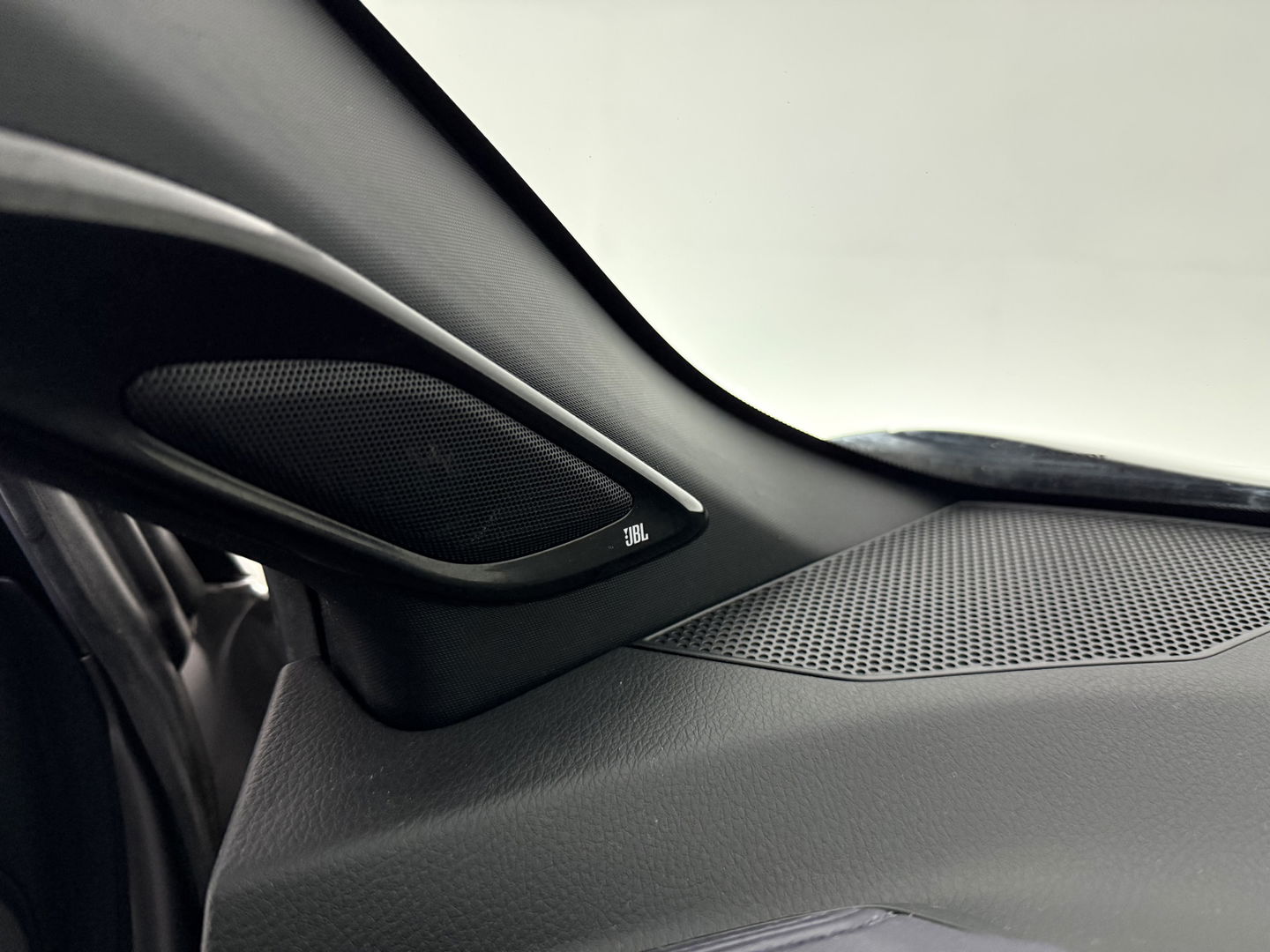 Toyota C-HR 1.2 Bi-Tone | Camera | Cruise | JBL | Stoelverw. | Parkeersens. | Navi | Keyless | NAP