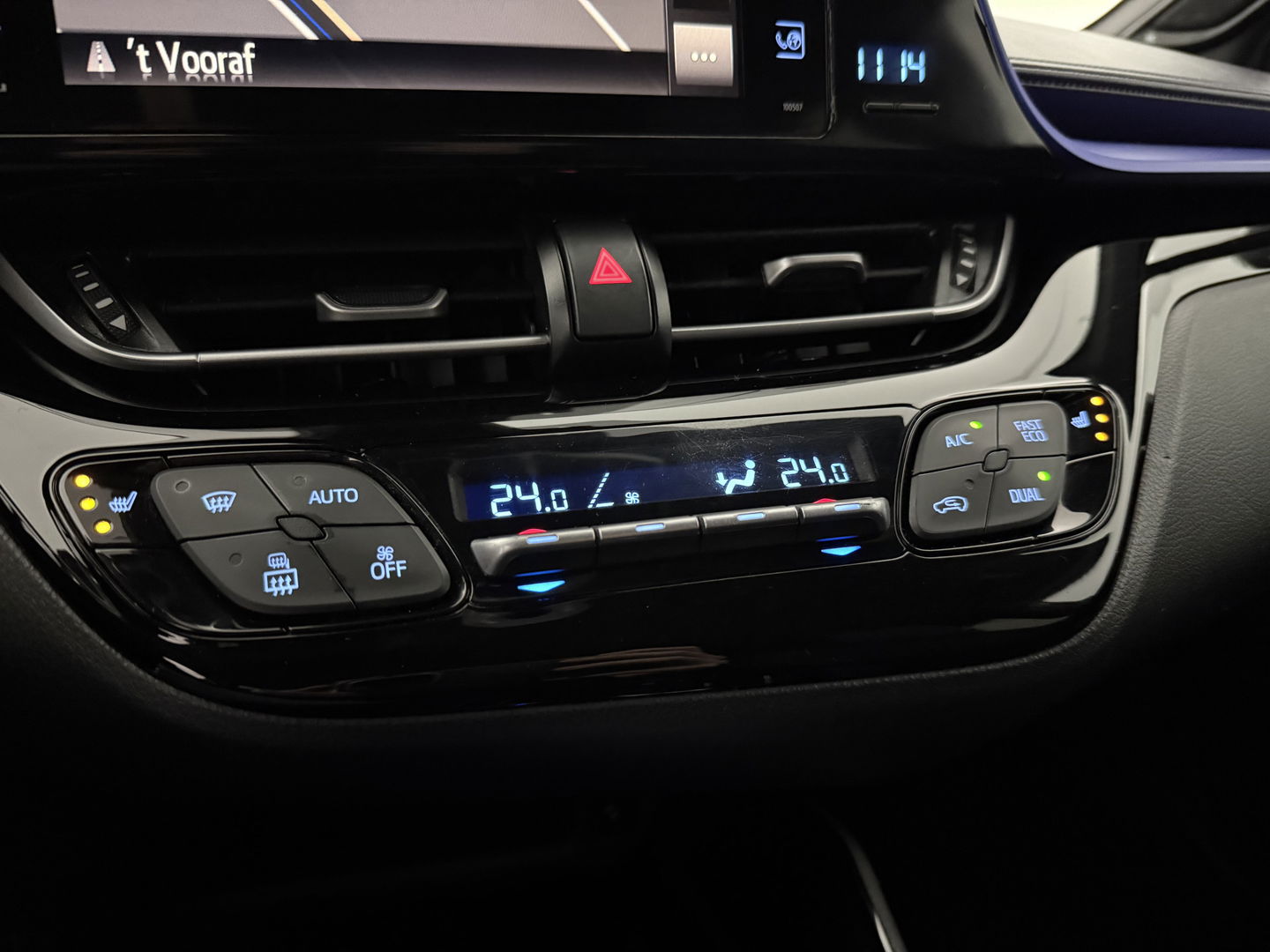 Toyota C-HR 1.2 Bi-Tone | Camera | Cruise | JBL | Stoelverw. | Parkeersens. | Navi | Keyless | NAP