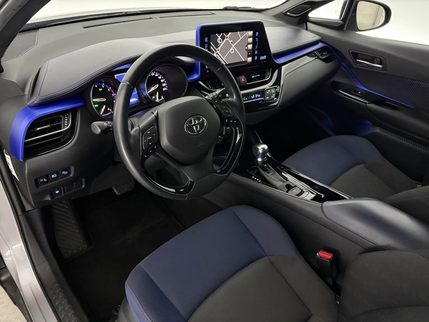 Toyota C-HR 1.2 Bi-Tone | Camera | Cruise | JBL | Stoelverw. | Parkeersens. | Navi | Keyless | NAP