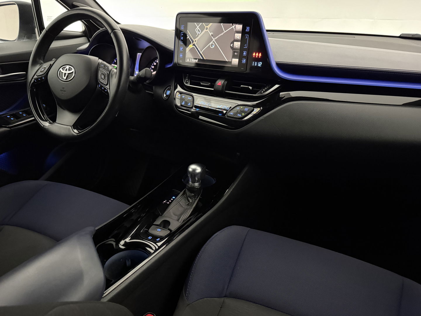 Toyota C-HR 1.2 Bi-Tone | Camera | Cruise | JBL | Stoelverw. | Parkeersens. | Navi | Keyless | NAP