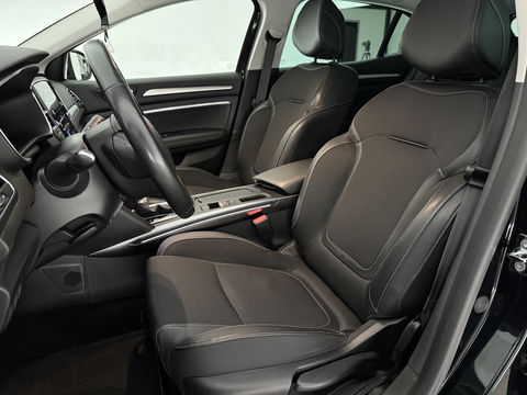 Renault Mégane 1.6 e-Tech Plug-in Intens | SOH 95% | Adap. Cruise | Virtual | Sfeer | HuD | Stoel/Stuur verw. | Camera | Carplay | Keyless