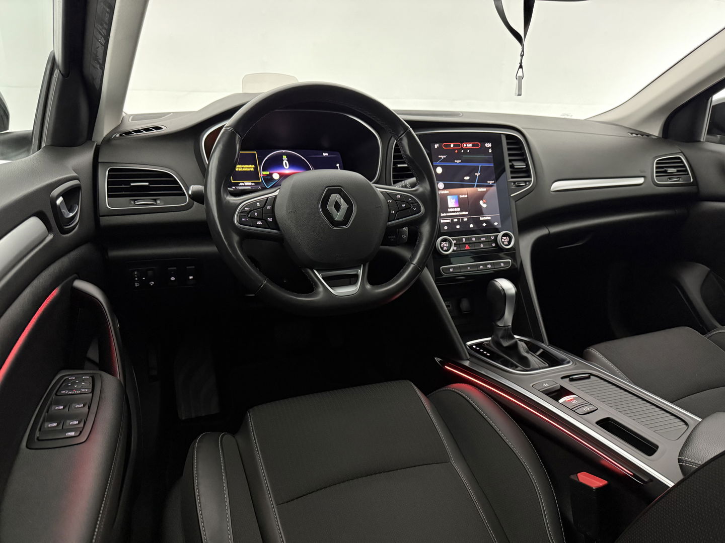 Renault Mégane 1.6 e-Tech Plug-in Intens | SOH 95% | Adap. Cruise | Virtual | Sfeer | HuD | Stoel/Stuur verw. | Camera | Carplay | Keyless