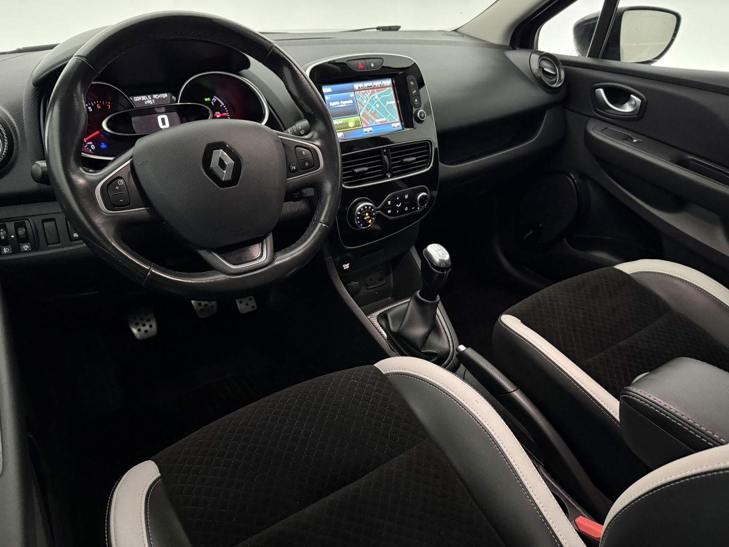 Renault Clio 0.9 TCe | Bose | LED | Clima | Cruise | Camera | Carplay | Trekh. | Stoelverw. | Parkeersens. | NAP