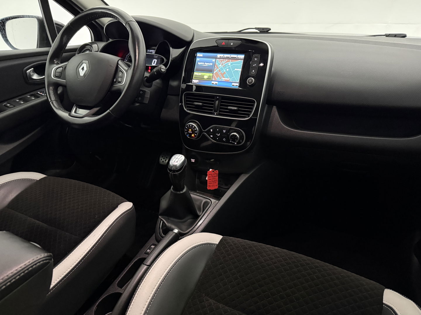 Renault Clio 0.9 TCe | Bose | LED | Clima | Cruise | Camera | Carplay | Trekh. | Stoelverw. | Parkeersens. | NAP